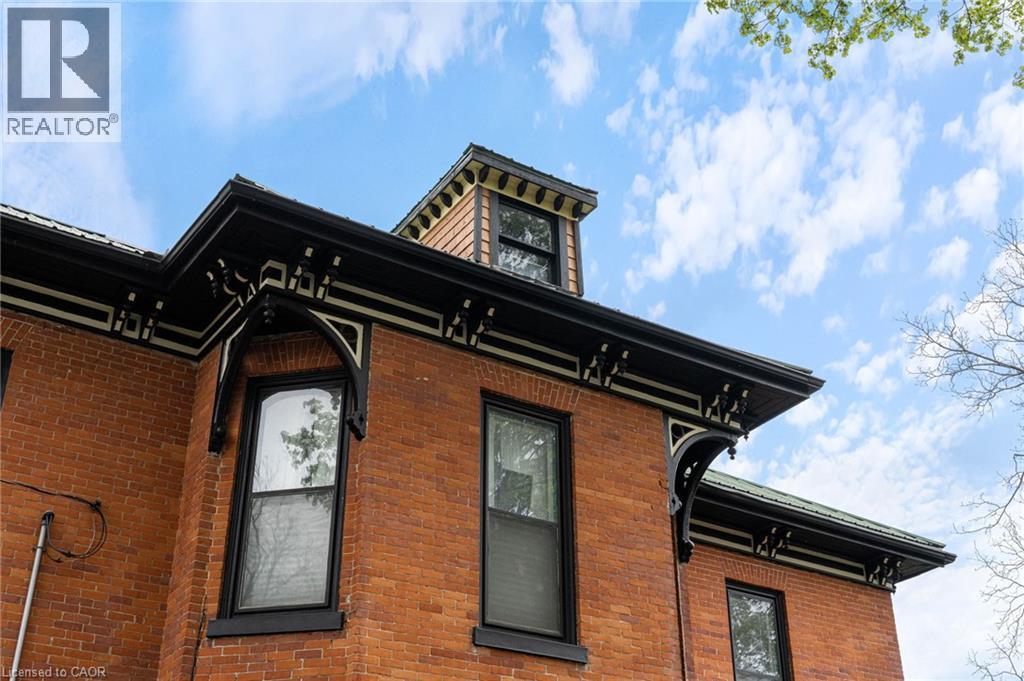 Photo 3 of 259 WESTERN Avenue