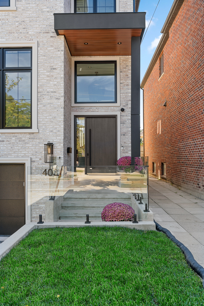 Photo 3 of The Melrose Residence.